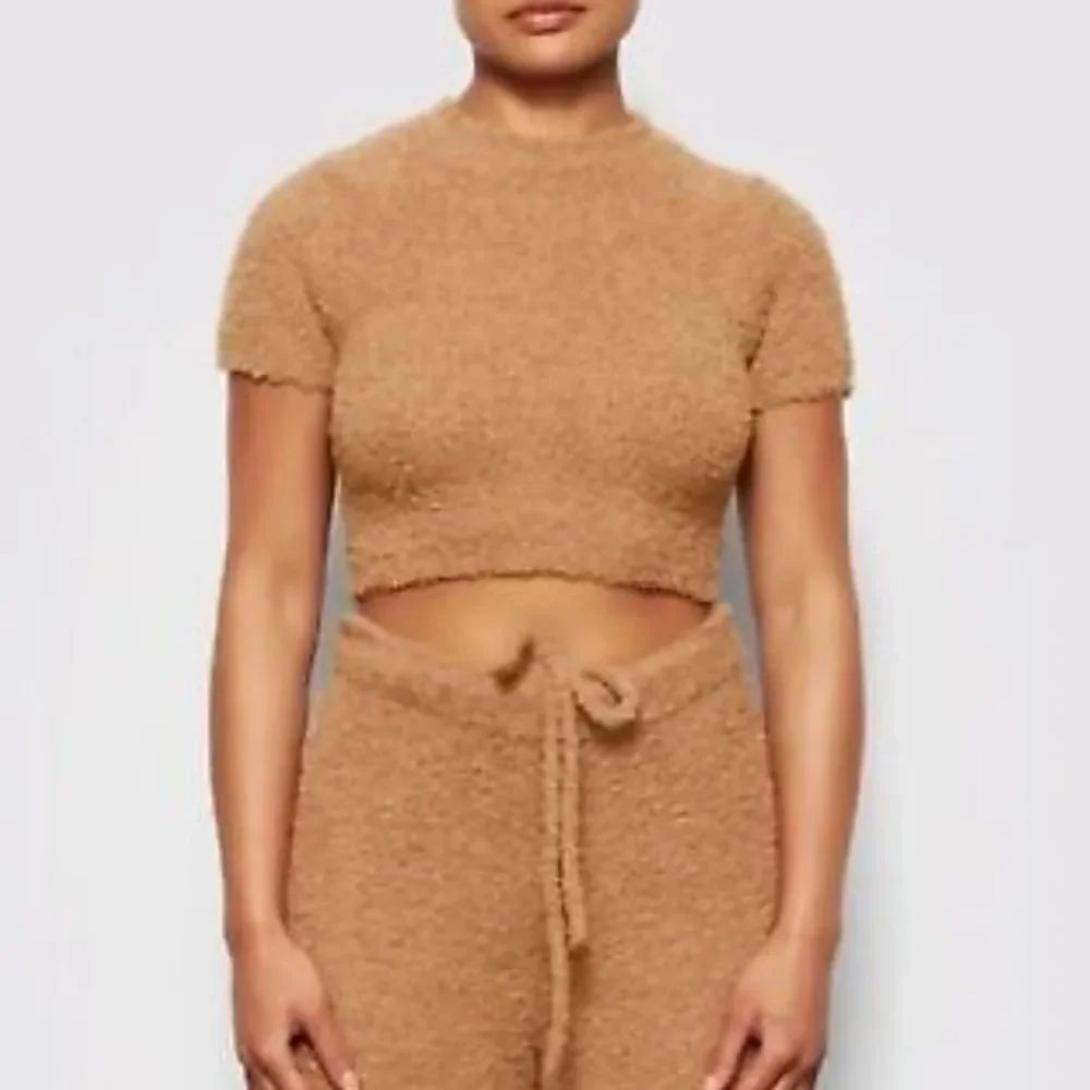Skims. Crop Top.  Boucle. Lounge wear,  Kardashian